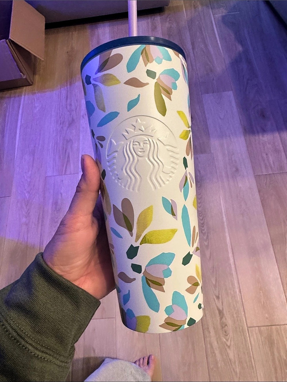 Starbucks White Floral Leaf Cold Cup Tumbler in White & Blue